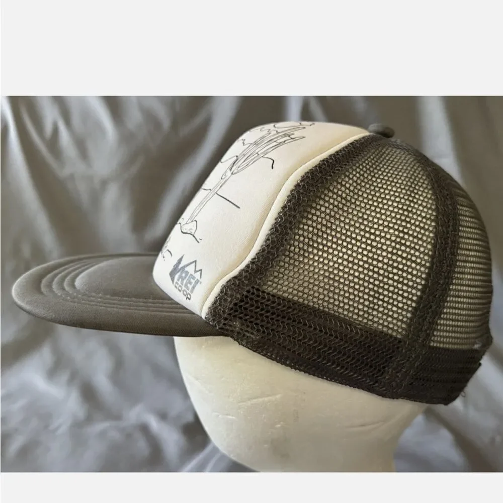 LIKE NEW UNISEX REI CO OP TRUCKER HAT